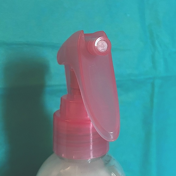 NWT Trio of Leave-in Hair Treatment: Dove/MATRIX Biolage/Shea Moisture - Picture 6 of 8